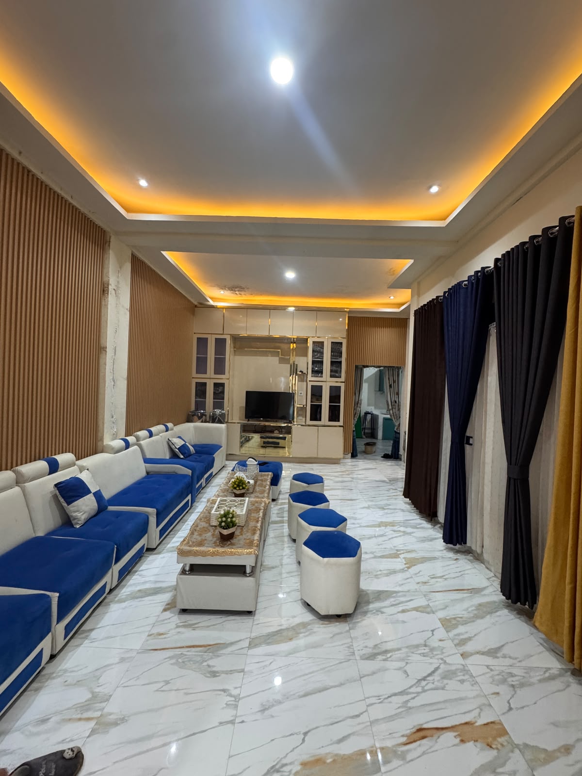 Ruang Keluarga Mewah Bale Keluarga Homestay